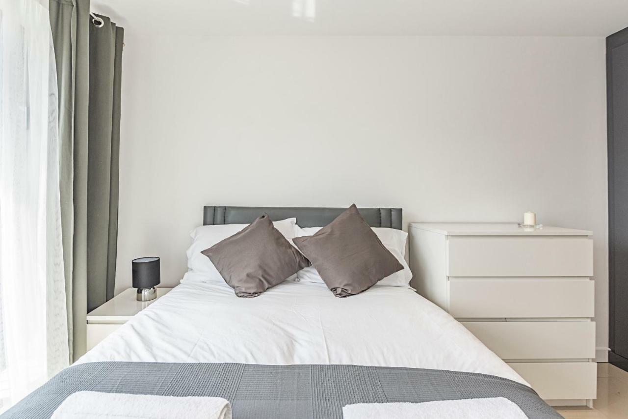 Modern Apartment Canary Wharf London Exterior photo